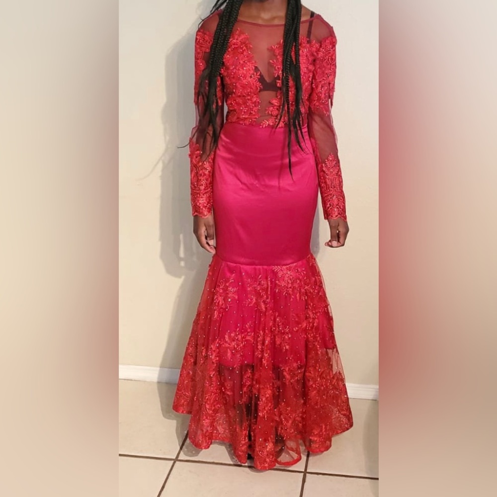 Red lace prom dress (BRAND NEW)